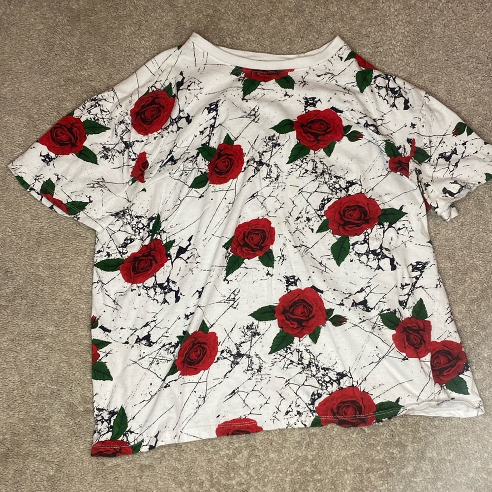 Marble Roses Graphic T-Shirt